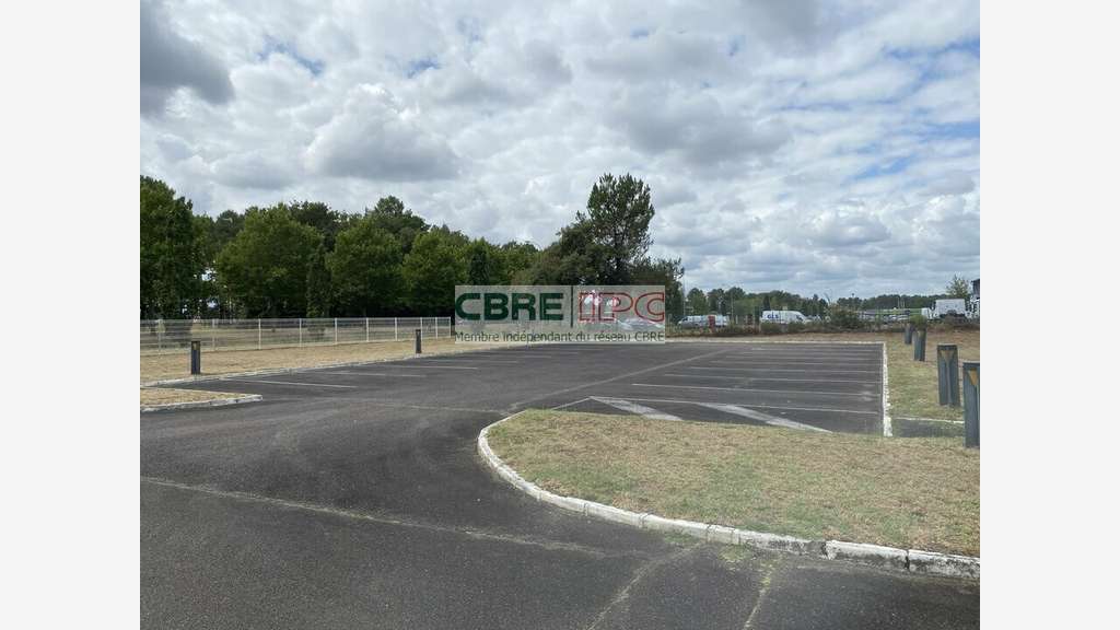 Vente local d'activité de 780m² à Saint Avit