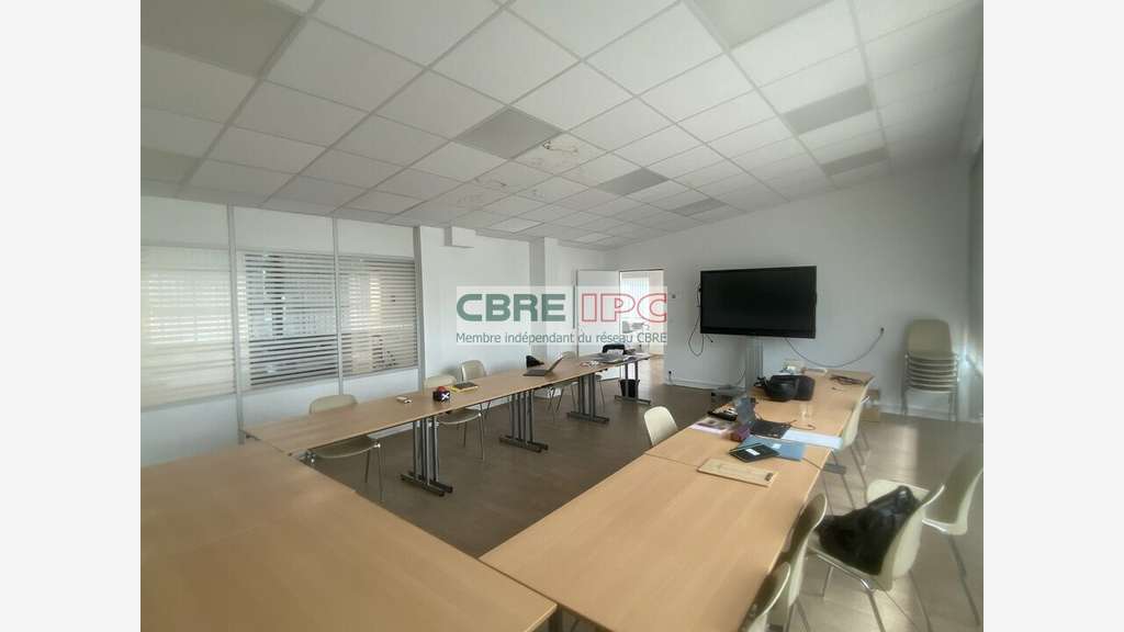 Vente local d'activité de 780m² à Saint Avit