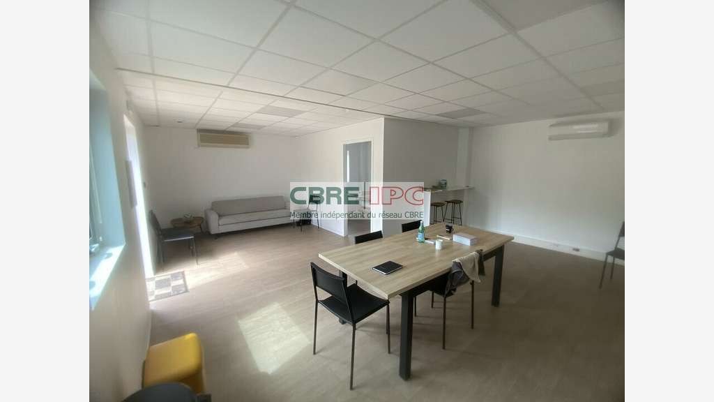 Vente local d'activité de 780m² à Saint Avit