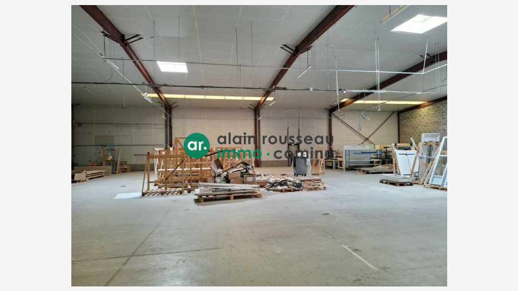 AV local 1500m² visibilité d exception Angers Est