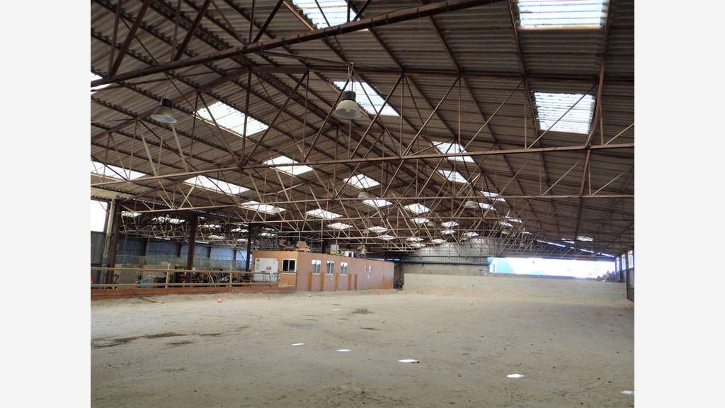 Vente entrepôt 2400m² sur 7400m² à Saint-Blin
