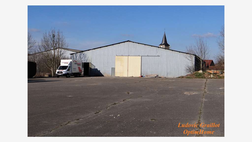 Vente entrepôt 2400m² sur 7400m² à Saint-Blin