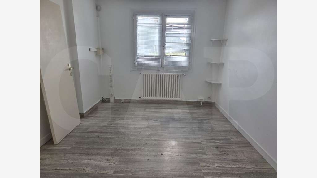 A vendre locaux 700m² ZA Chaptal à Saint-Brieuc