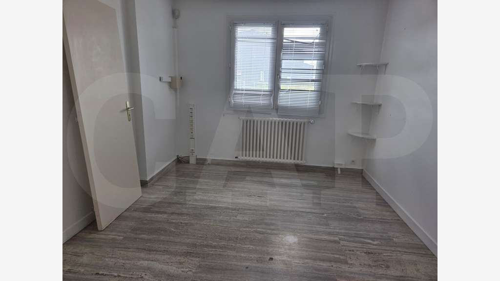 A vendre locaux 700m² ZA Chaptal à Saint-Brieuc