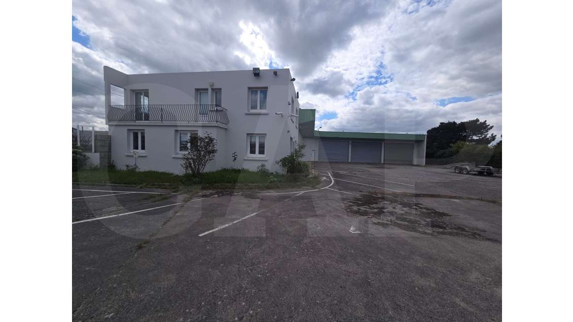 A vendre locaux 700m² ZA Chaptal à Saint-Brieuc