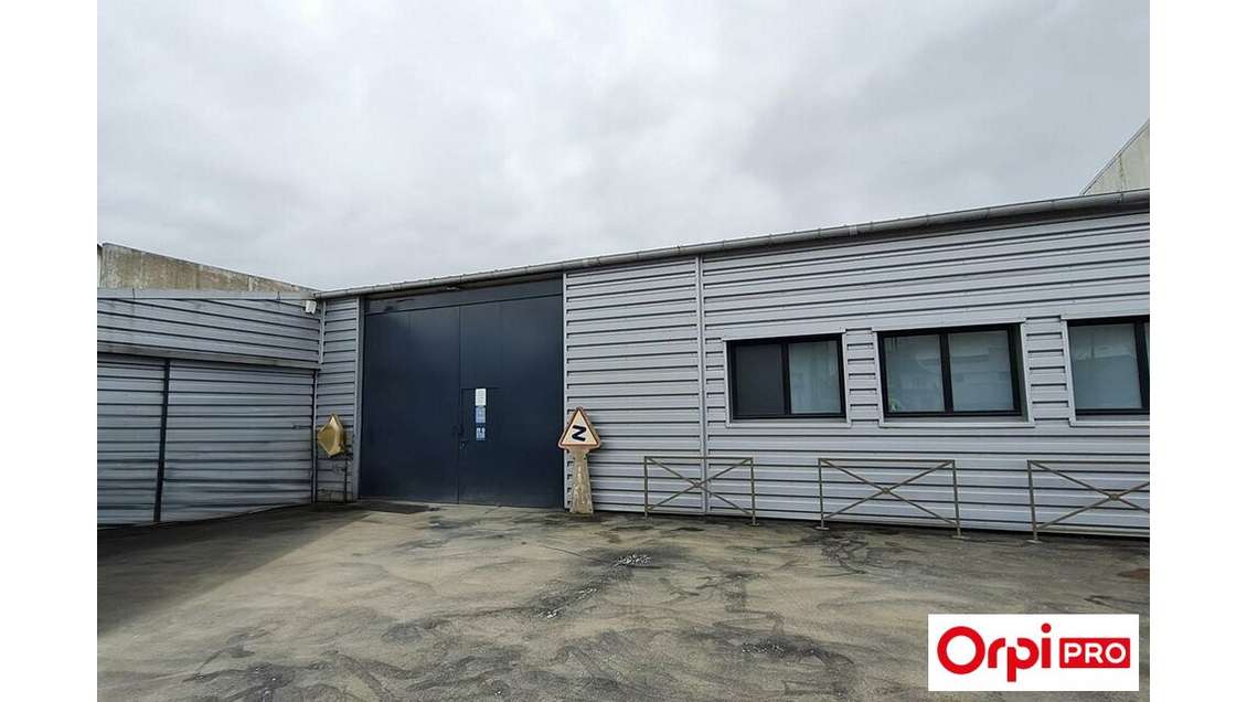 AV local d'activité 420m² empl strat à St Brieuc