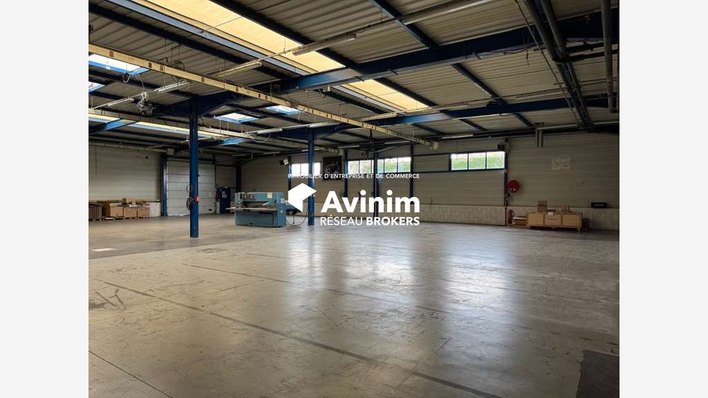 Vente bâtiment indus 1323m² St-Clément-les-Places