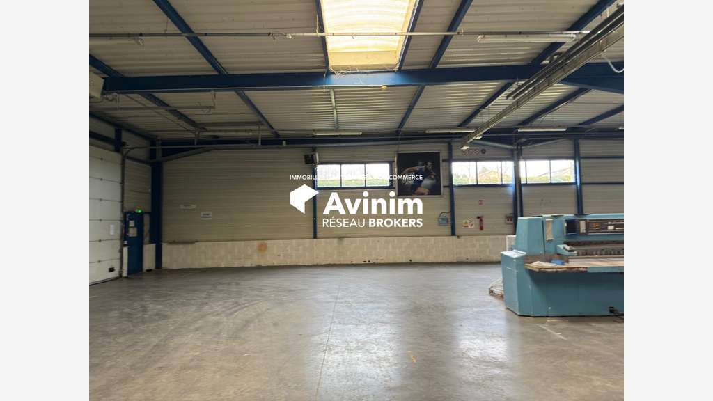 Vente bâtiment indus 1323m² St-Clément-les-Places