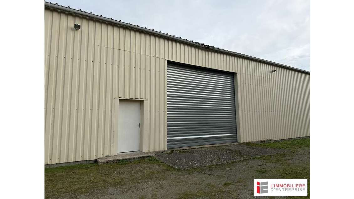 Local d'activité 300m² à vendre à Saint-Coulomb
