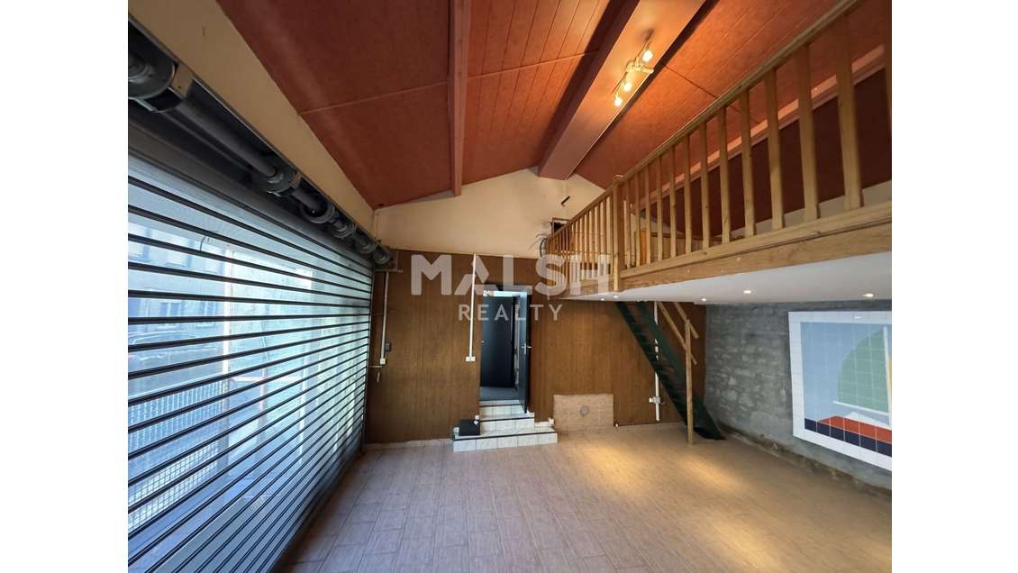 Vente local 200m² à Saint Etienne Le Soleil