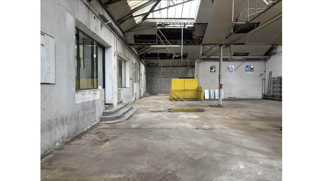 À vendre locaux 1226m² axe stratégique Technopole 