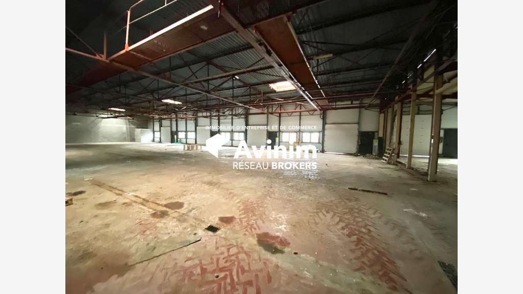 Locaux 1166m² neufs divisibles St-Étienne-Crossey