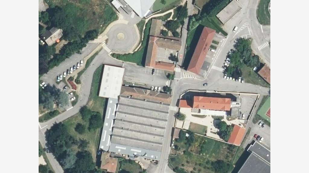 Site industriel 3000m² à vendre à Saint-Félicien