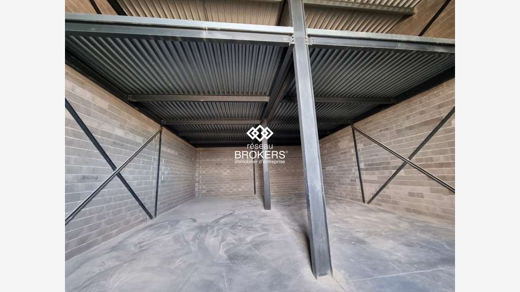 Local 255m² à vendre à Saint-Georges-d'Orques