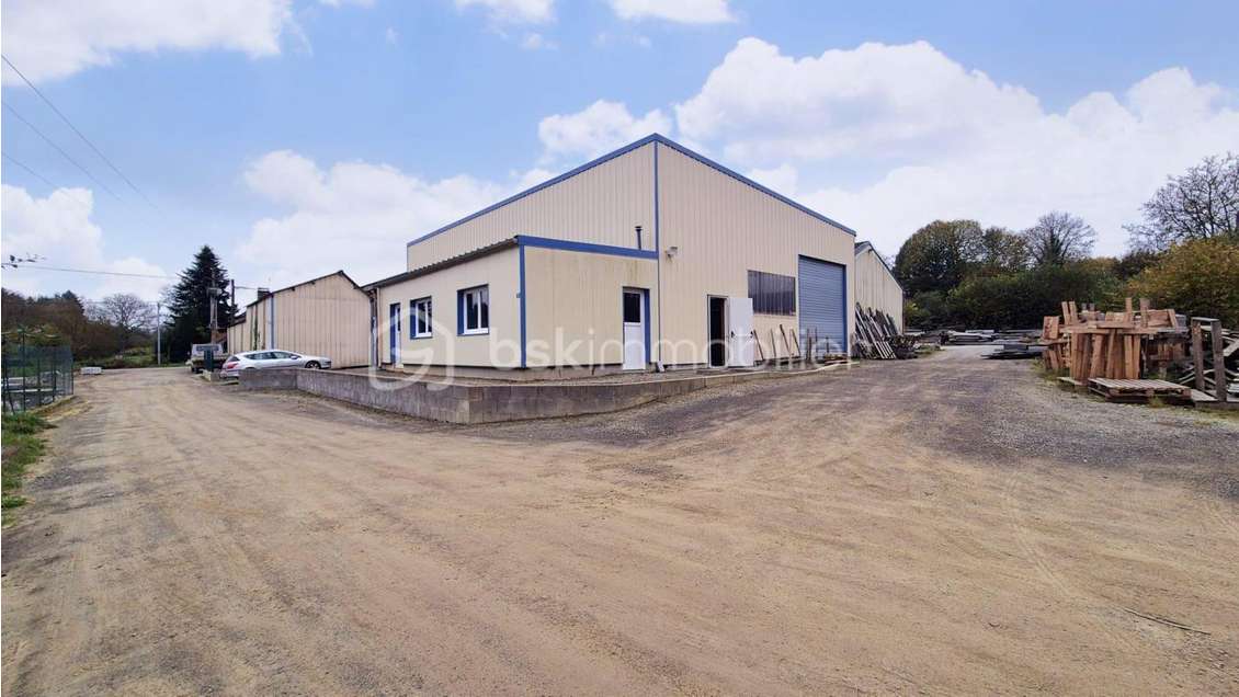 Vente hangar de 820m² à Saint-Germain-en-Coglès
