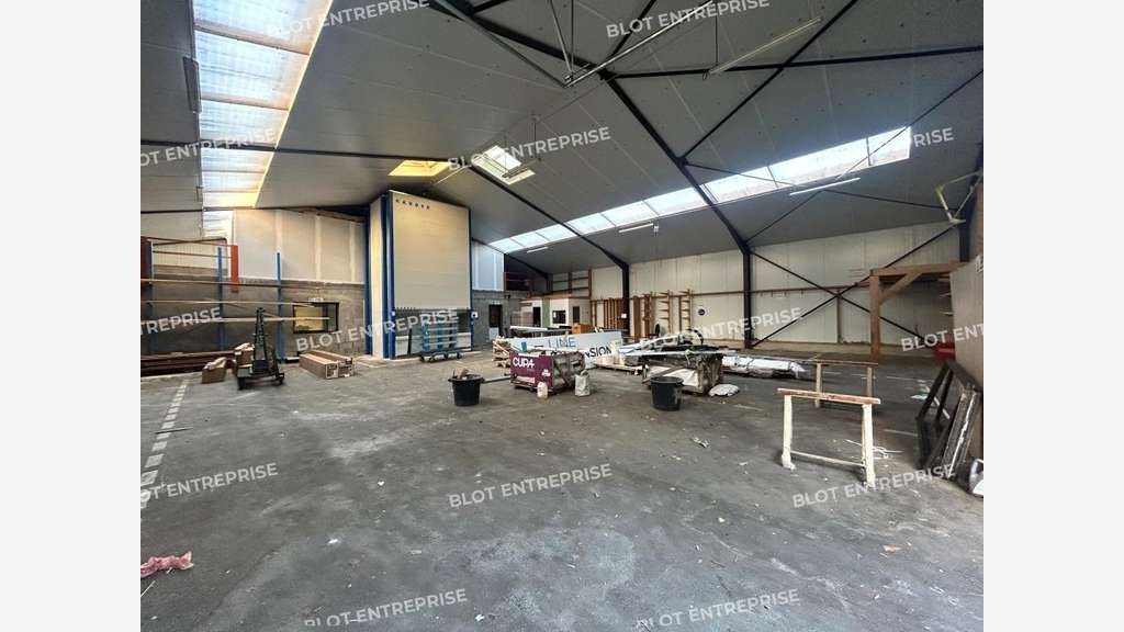 AV local d'activités clos de 670m² à Saint-Gilles