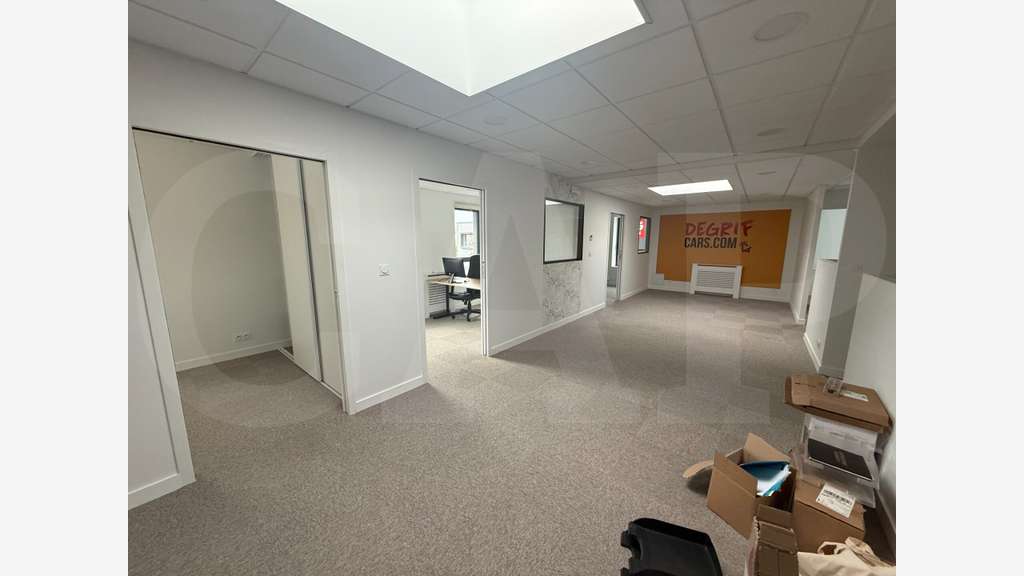 A louer local 200m² accès privatif à Saint-Gilles