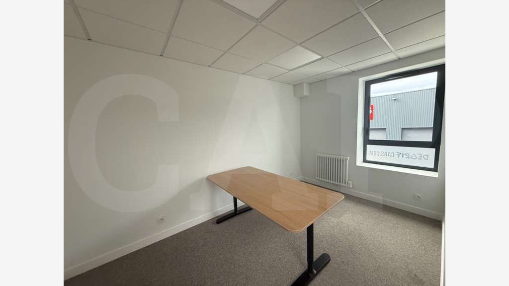 A louer local 200m² accès privatif à Saint-Gilles