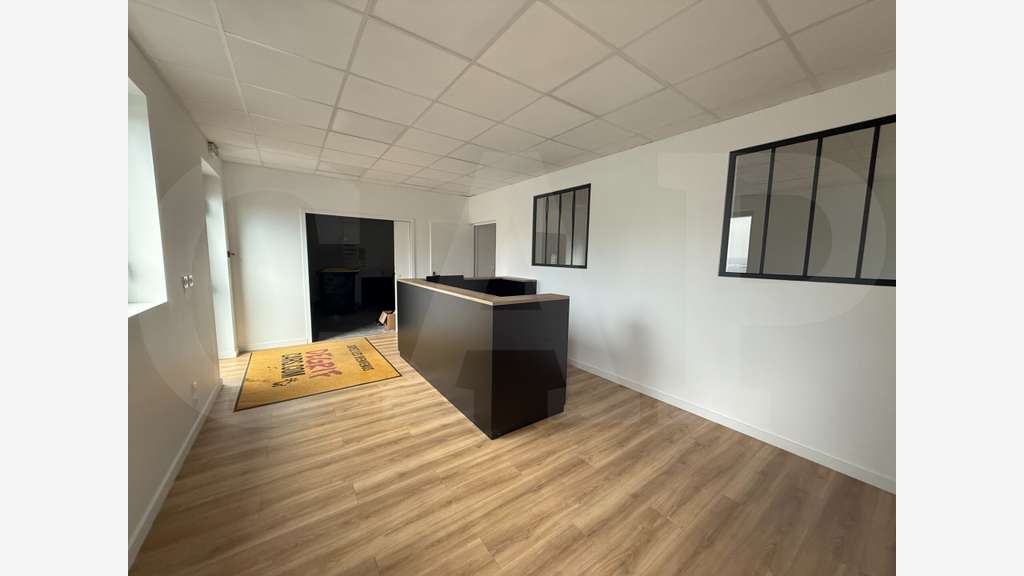 A louer local 200m² accès privatif à Saint-Gilles