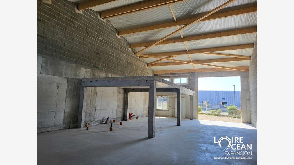 Cellules neuves 255m² à Saint-Hilaire-de-Chaléons