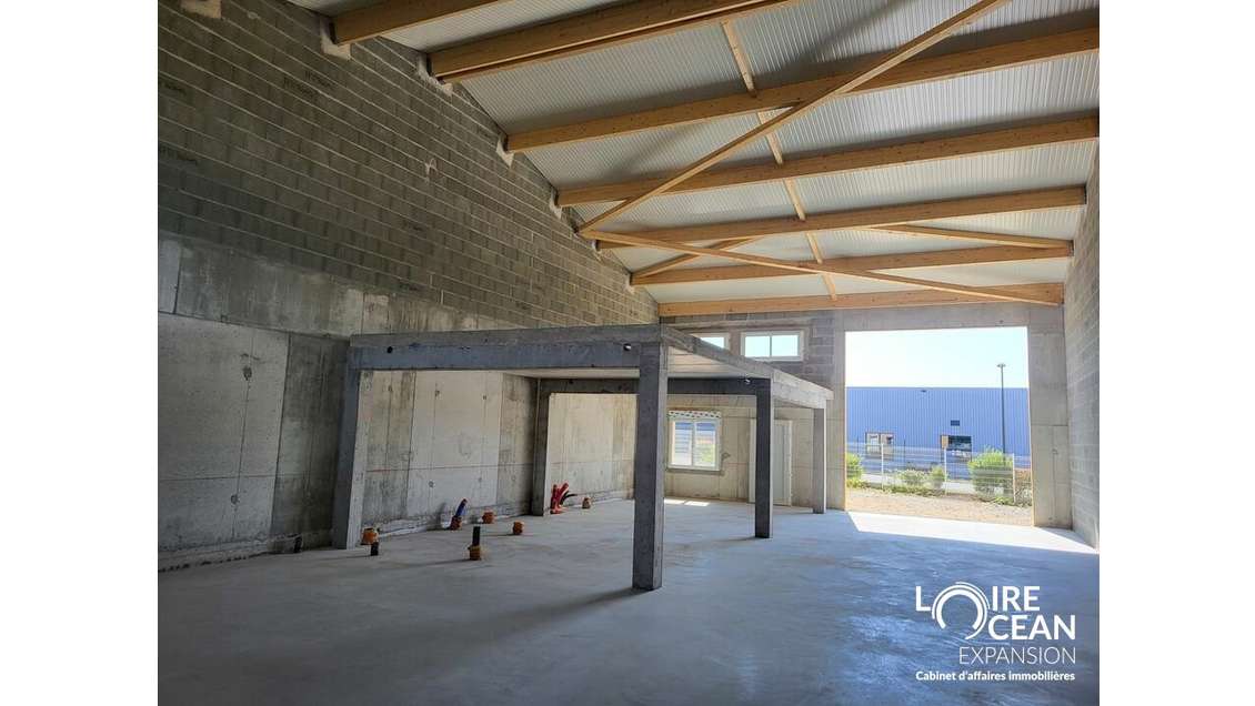 Cellules neuves 255m² à Saint-Hilaire-de-Chaléons