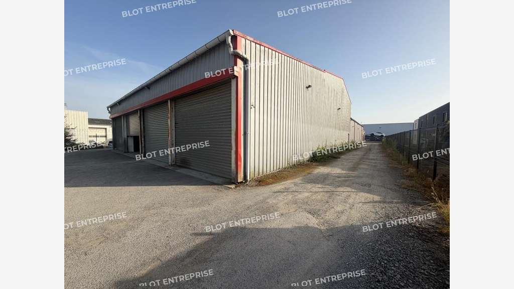 A vendre bâtiment indépendant 1090m² Saint-Jacques