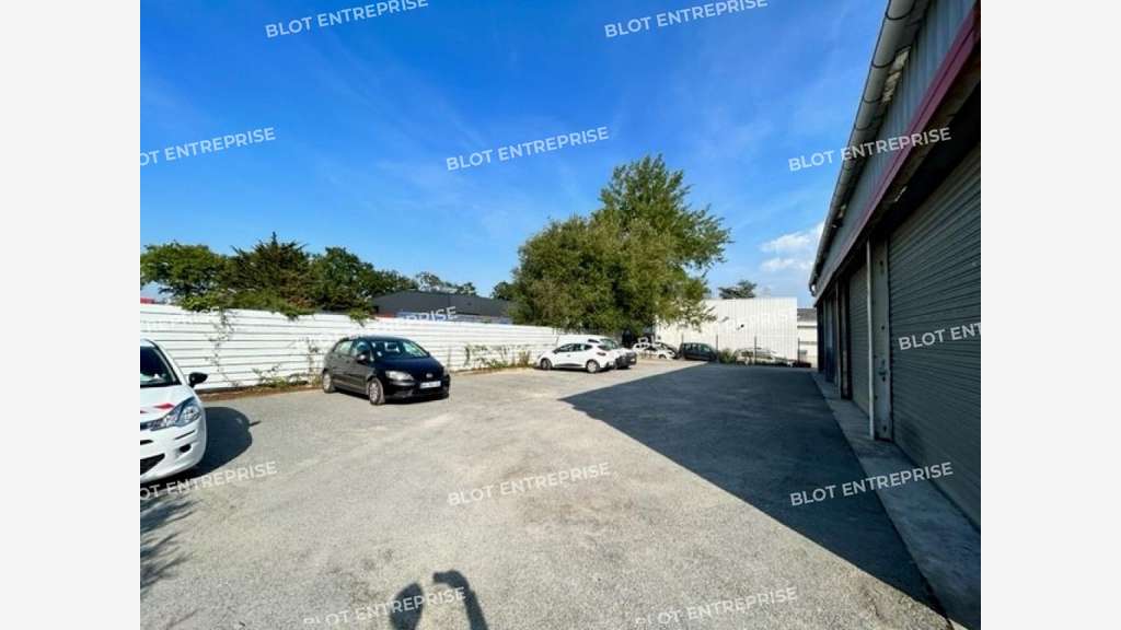 A vendre bâtiment indépendant 1090m² Saint-Jacques