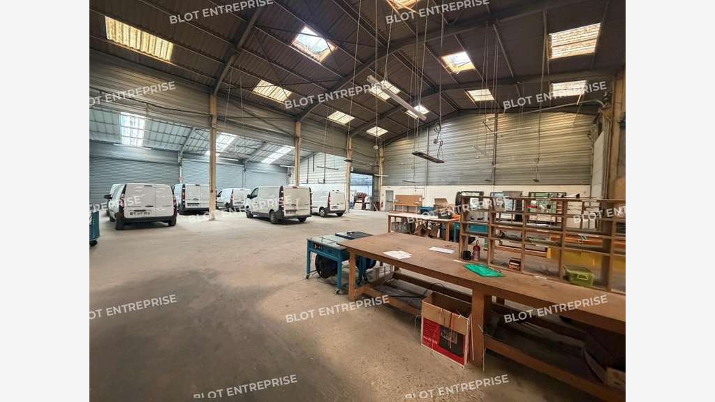 A vendre bâtiment indépendant 1090m² Saint-Jacques