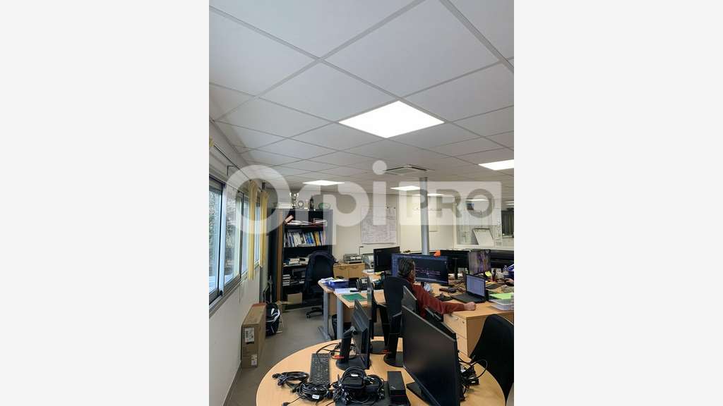 AV local activité bureaux 805m² à St Jean d'Illac