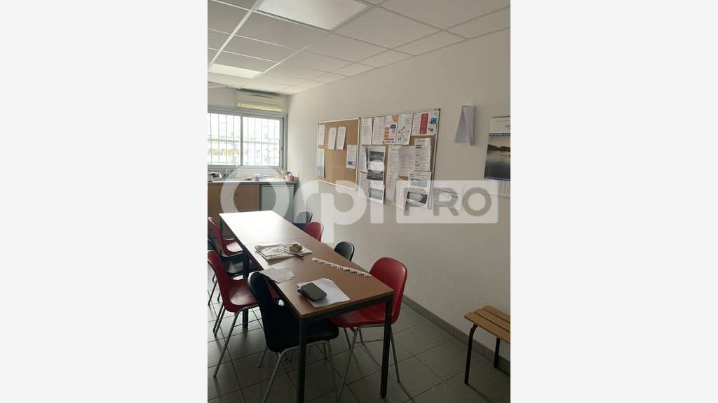 AV local activité bureaux 805m² à St Jean d'Illac