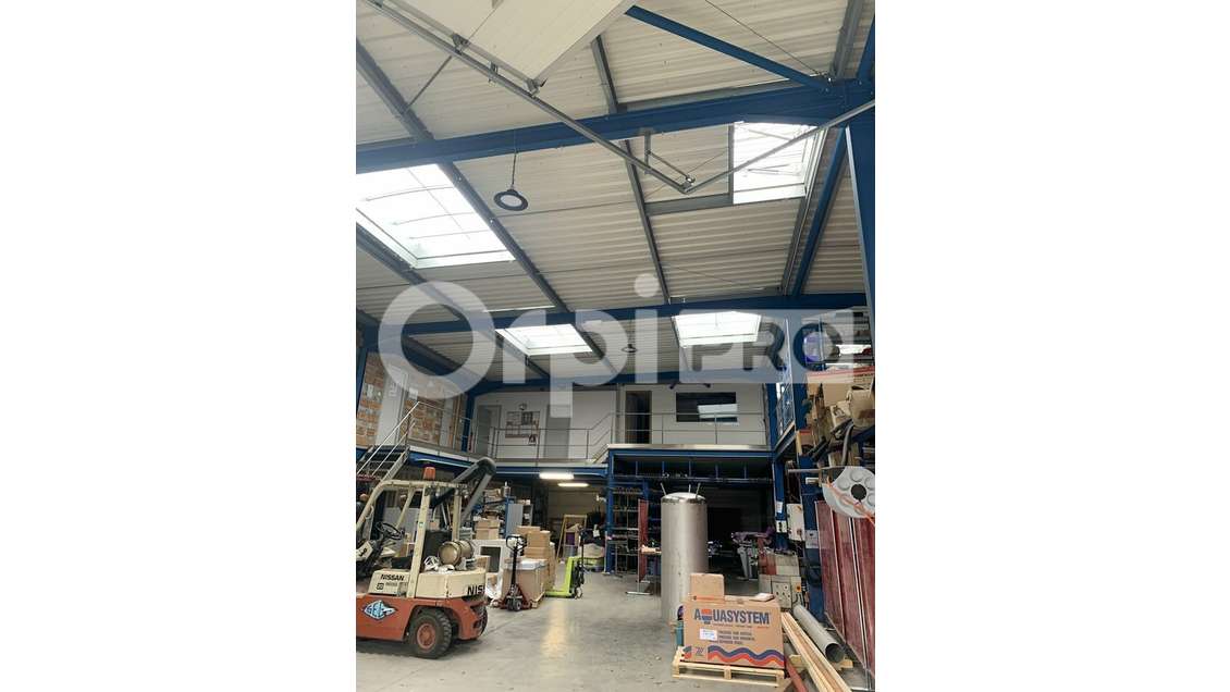 AV local activité bureaux 805m² à St Jean d'Illac