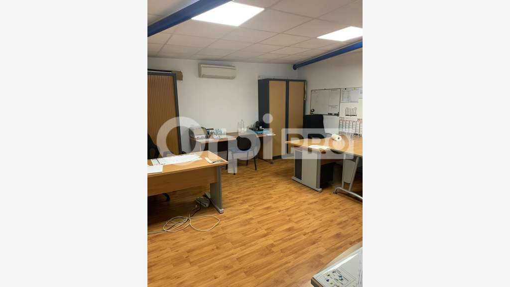 AV local activité bureaux 805m² à St Jean d'Illac