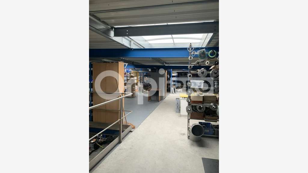 AV local activité bureaux 805m² à St Jean d'Illac