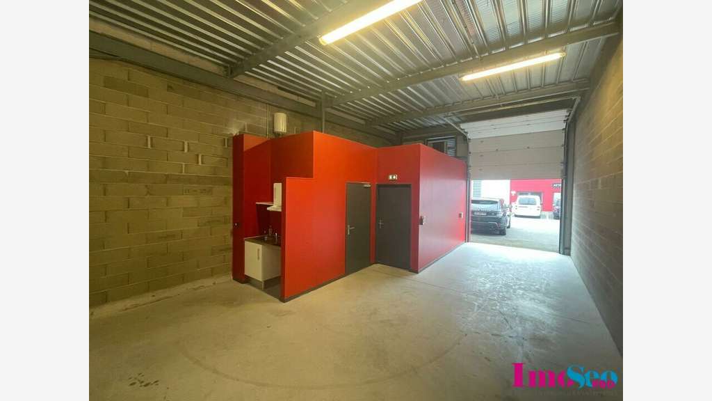 Entrepôt 60m² à vendre à Saint-Jean-d'Illac