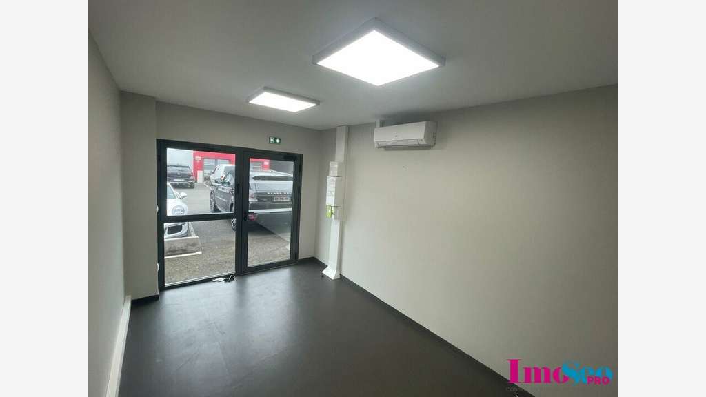 Entrepôt 60m² à vendre à Saint-Jean-d'Illac