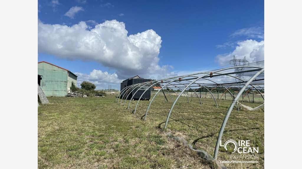 Vente bâtiment de 140m² Saint Julien de Concelles