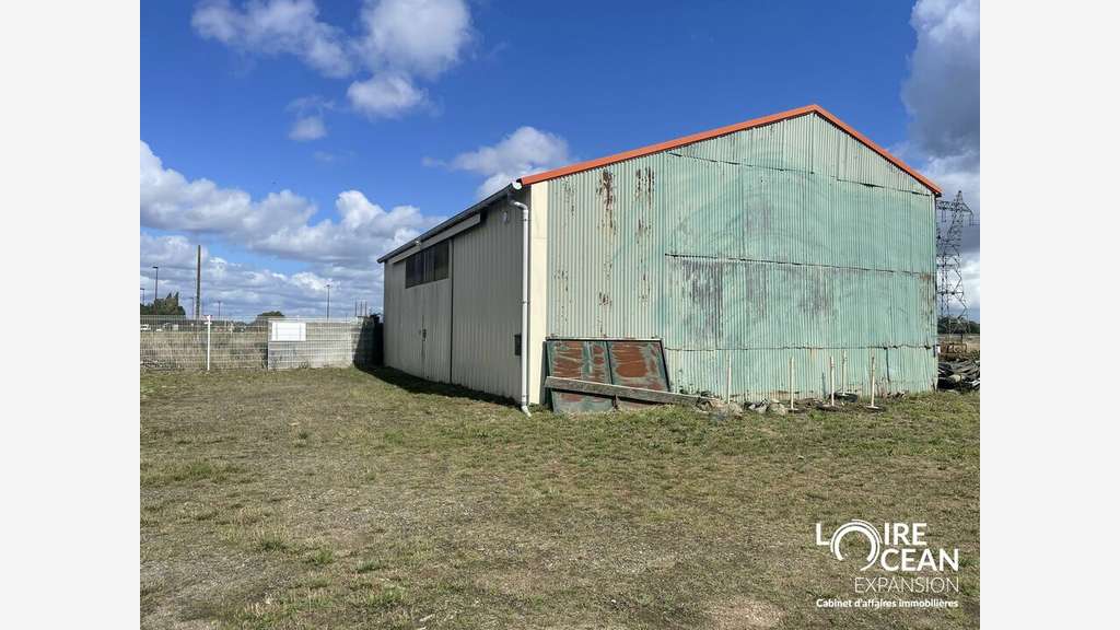 Vente bâtiment de 140m² Saint Julien de Concelles