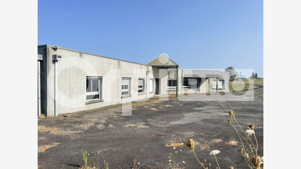 A vendre local d'activités à Rochechouart