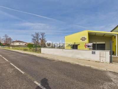 ENTREPOT à vendre dans le 38