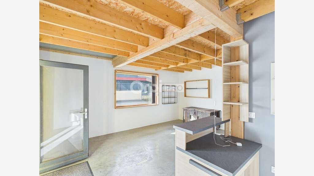 ENTREPOT à vendre dans le 38