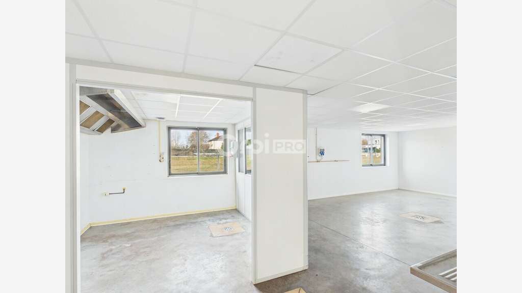 ENTREPOT à vendre dans le 38