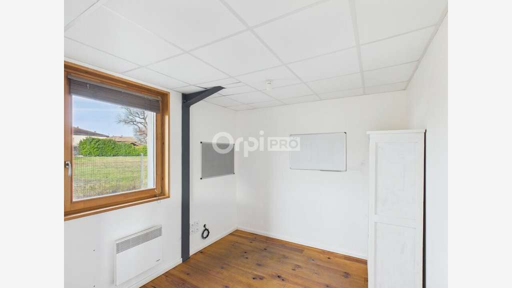 ENTREPOT à vendre dans le 38