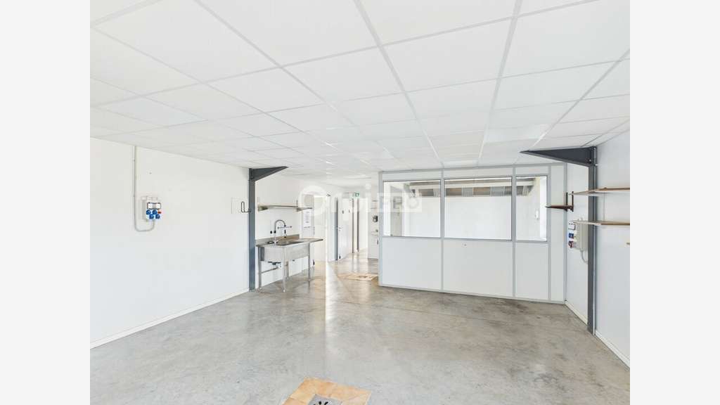ENTREPOT à vendre dans le 38