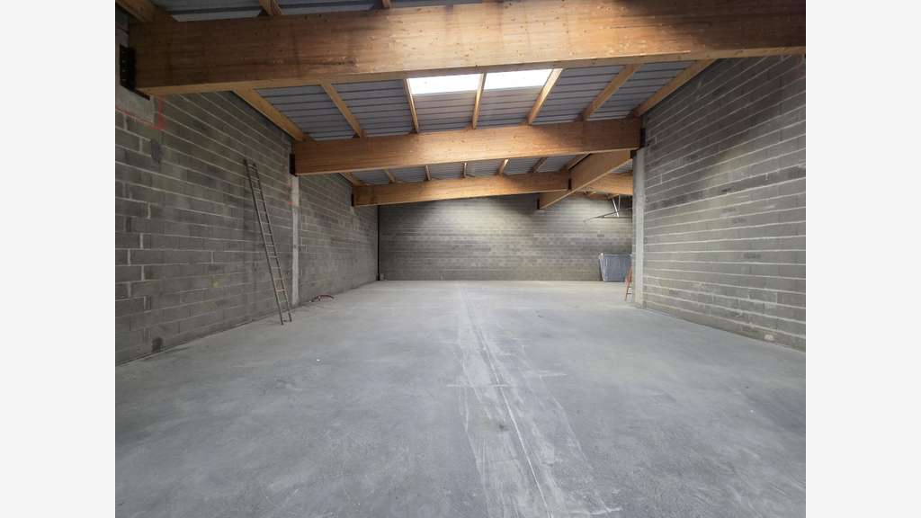 Local d'activité 430m² à vendre à Angers Ouest