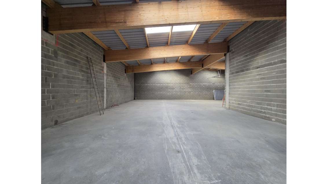 Local d'activité 430m² à vendre à Angers Ouest