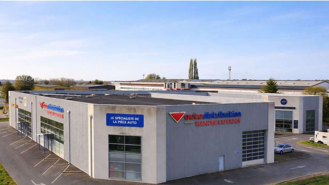 Vente locaux commerciaux 4223m² à Saint-Lô