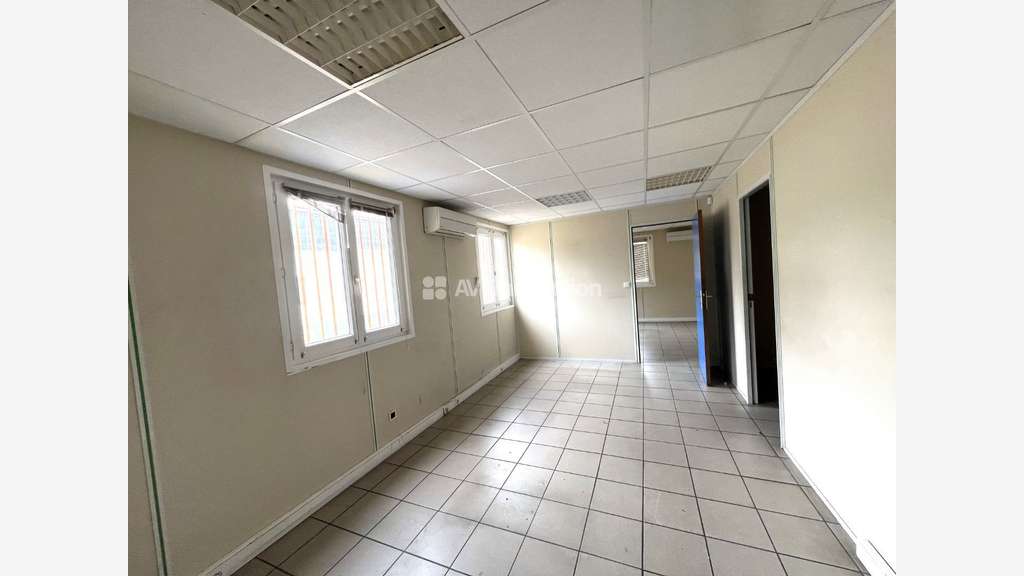 A vendre , Saint-Marcel ( 27950 ) , locaux