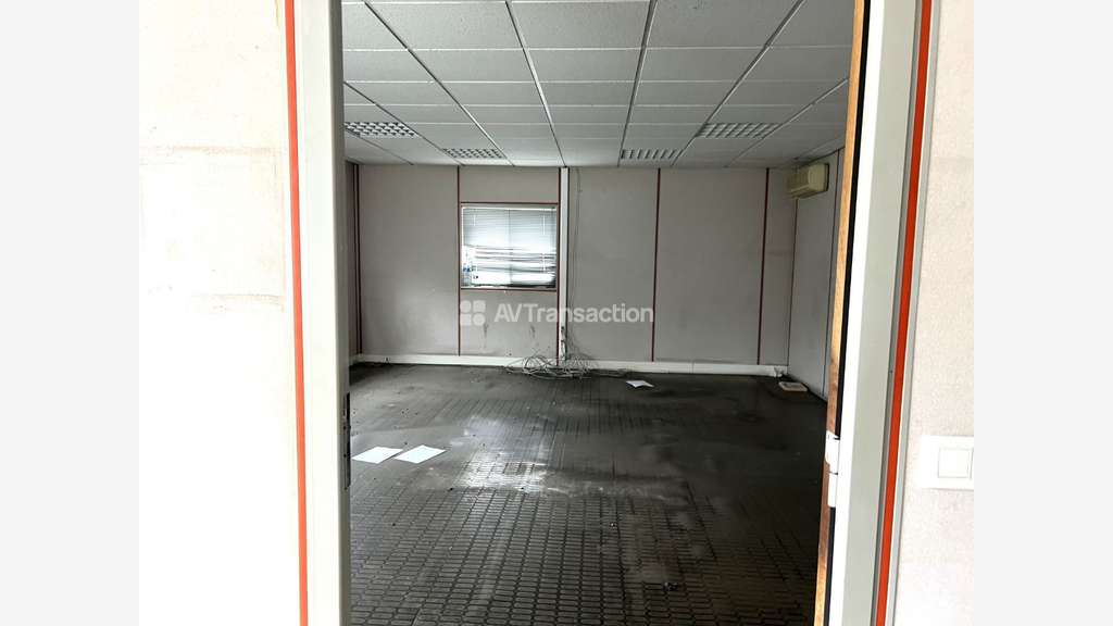 A vendre , Saint-Marcel ( 27950 ) , locaux