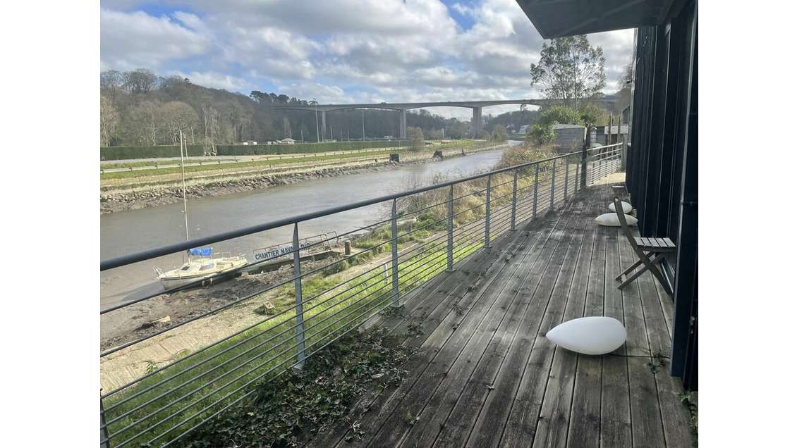 Loue local d'activité 230m² à St Martin des Champs