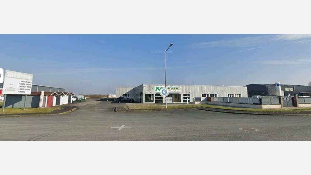 À vendre – Local d'activités de 2 011 m² à Saint